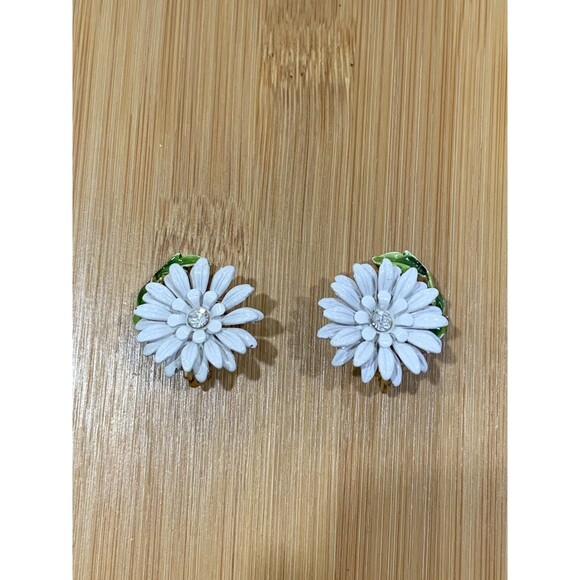 Vintage Crown TRIFARI White Enamel Clip On Earrings Gold Tone *FLAWS - Picture 1 of 12